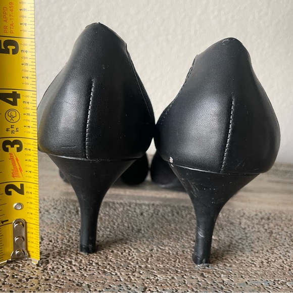 Tahari Black Toby Stretch Pumps High Heels Pointed Toe Size 9.5 Women’s Slip On - Picture 4 of 8